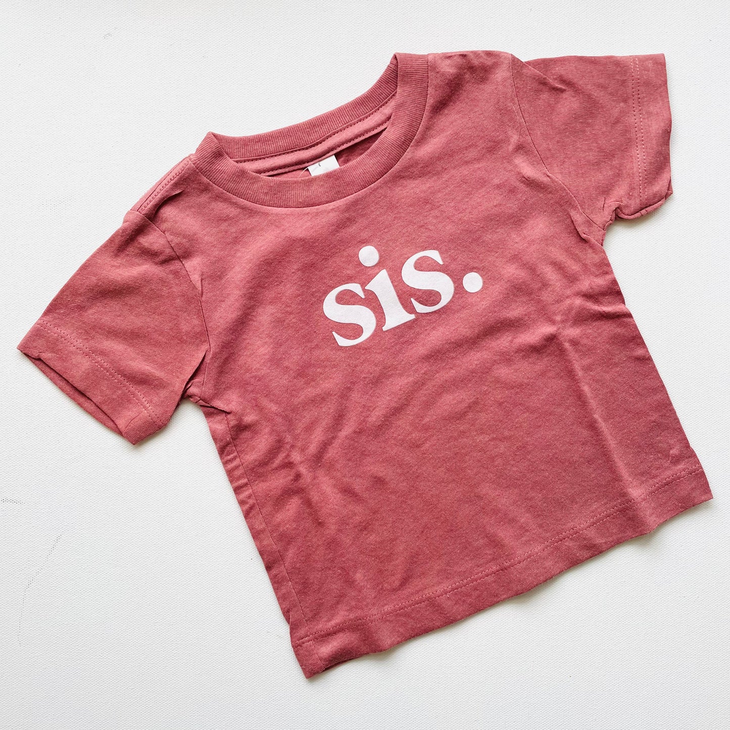 Kids clothing. Graphic t-shirt. Sis.