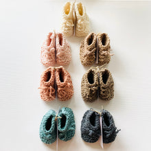 Cargar imagen en el visor de la galería, Hand Knitted Baby Booties | Color Options
